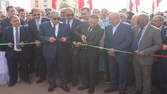 كاتب الدولة الذي يحتفل بالصناعة التقليدية بكلميم، إلى جانب والنهاية، القطب المندمج للصناعة التقليدية