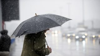 طقس الأحد: طقس بارد وتساقطات ثلجية فوق الأطلس والريف