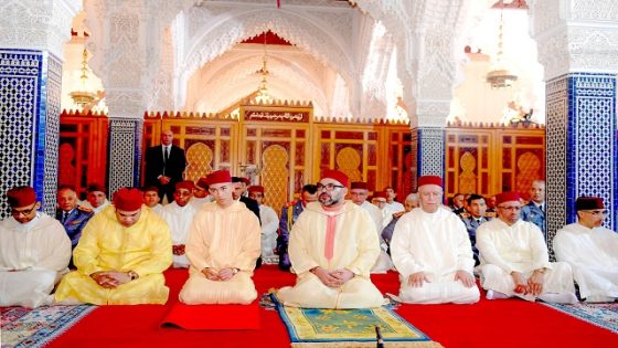 SM le Roi, Amir Al Mouminine, accomplit la prière du vendredi à la mosquée Hassan à Rabat