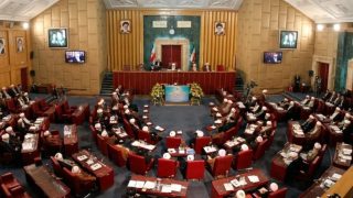 مجلس خبراء القيادة في إيران يختار مرشداً جديداً خلفاً لخامنئي دون الكشف عن اسمه