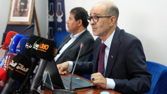 الأزمي يهاجم حصيلة الحكومة ويعدد “10 اختلالات كبرى” في تدبير ولاية 2021-2026